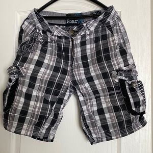 Men’s roar cargo shorts 33/24